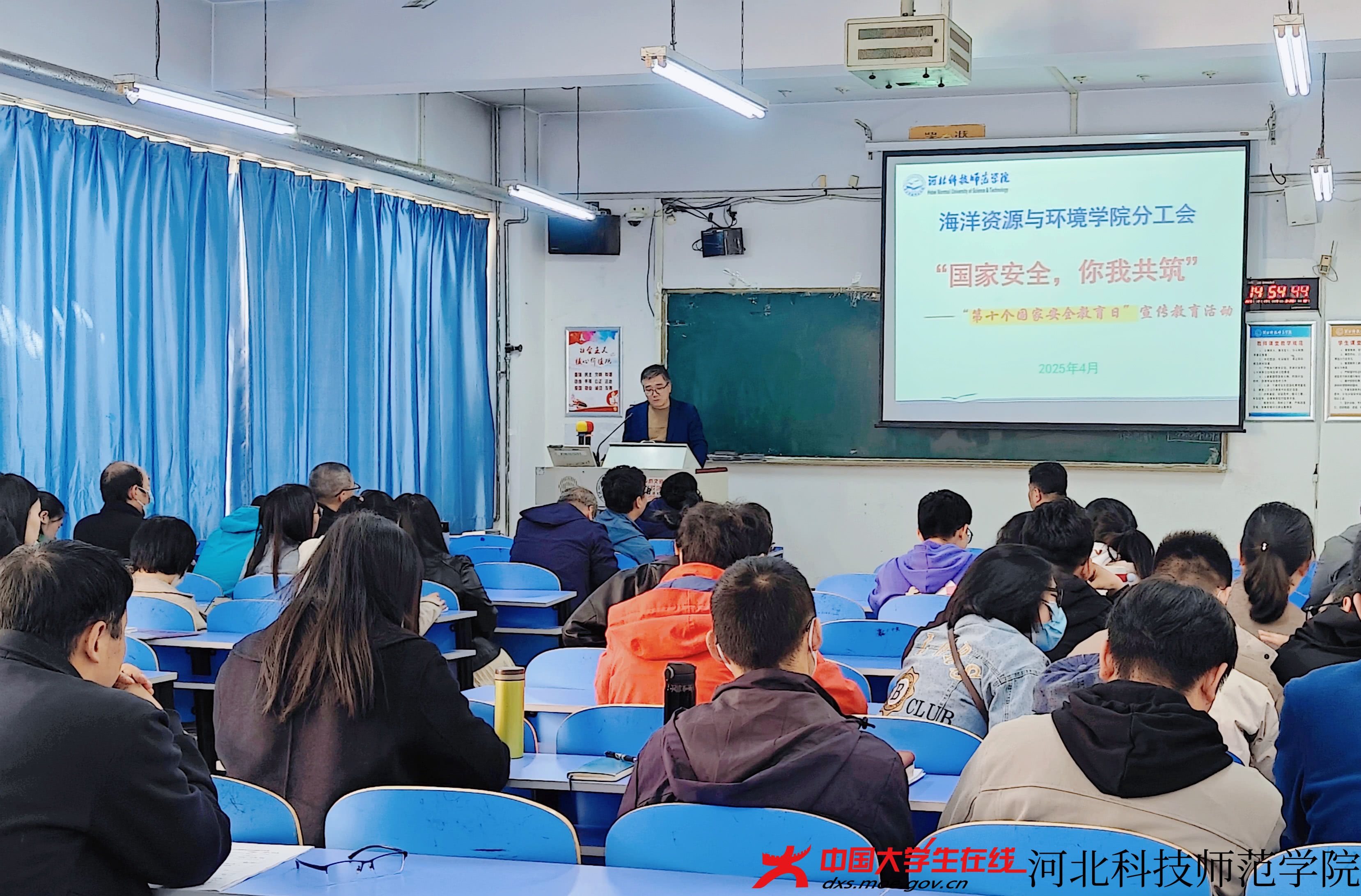 宣讲会现场.jpg 宣讲会现场.jpg